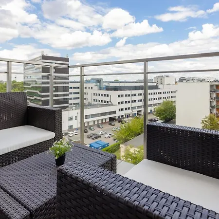 아파트 Cosy On Wola Goleszowska By Renters 바르샤바