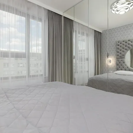 Cosy On Wola Goleszowska By Renters 아파트