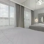 Cosy On Wola Goleszowska By Renters Appartamento