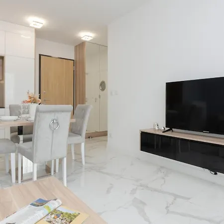 Cosy On Wola Goleszowska By Renters Apartment Warschau