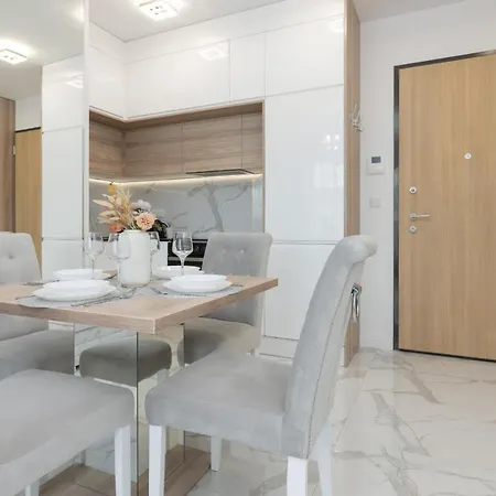 Cosy On Wola Goleszowska By Renters Apartamento Varsovia